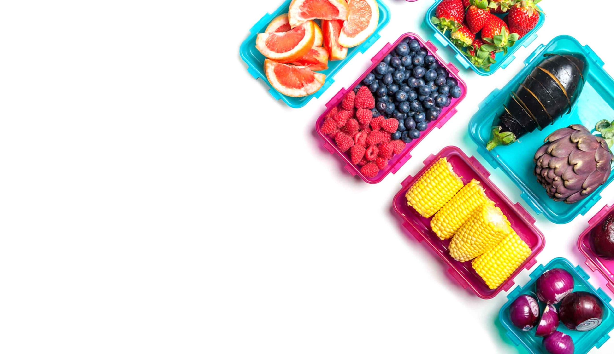 Vershoudbakjes gevuld met groente en fruit